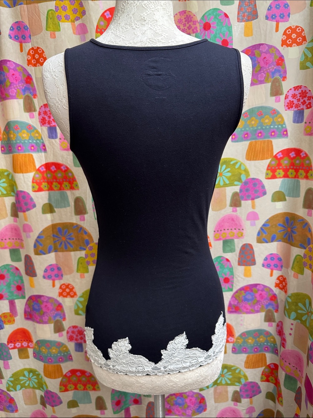 I.N.C Lace Trim Tank Top. Small - Picture 5 of 11
